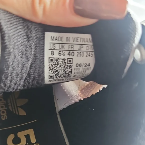 Hello Kitty Women's White and Red Sneakers 50 Anniversary SANRIO 8 US size W - Picture 8 of 10